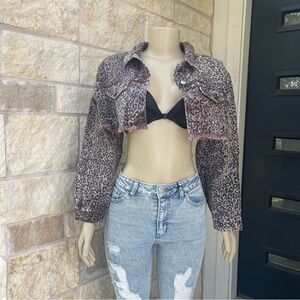 HyFve Cropped Animal Print Distressed‎ Denim Jacket Women’s large